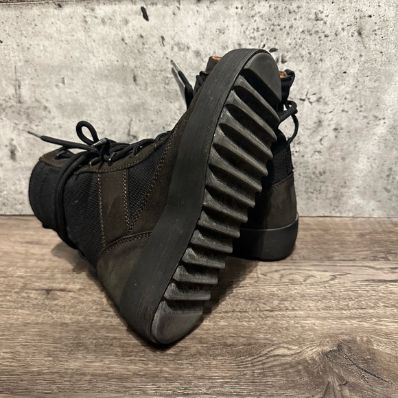 YEEZY BOOTS SEASON 3 ONYX SHADE - Picture 5 of 5